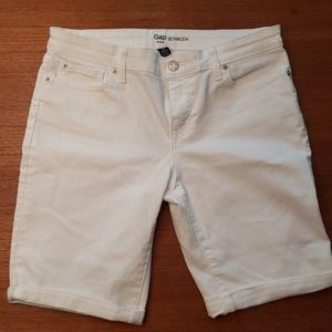 GAP Bermuda shorts EUC 💞